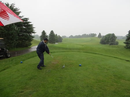 golfing_in_the_rain.jpg